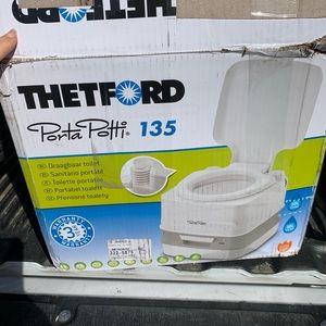 New portable toilet 2.6 gal